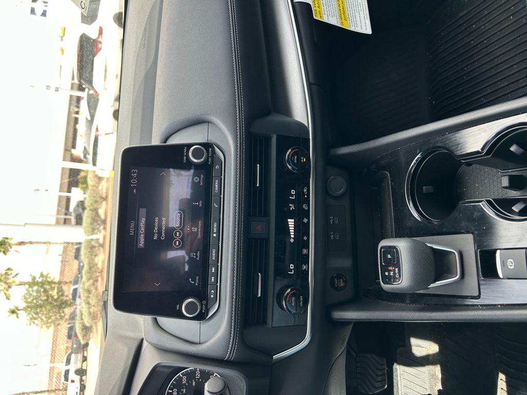 2024 Nissan Rogue SV photo 11