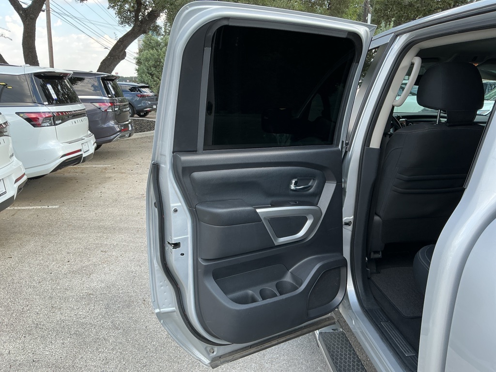 2019 Nissan Titan SV photo 24