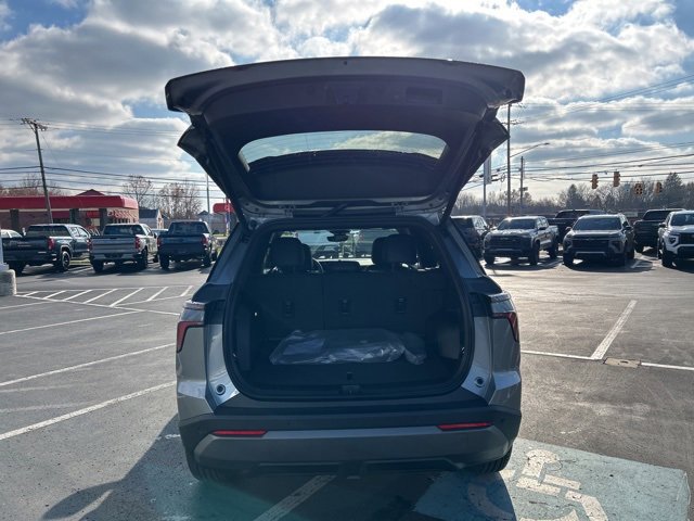 2026 Chevrolet Equinox LT photo 2