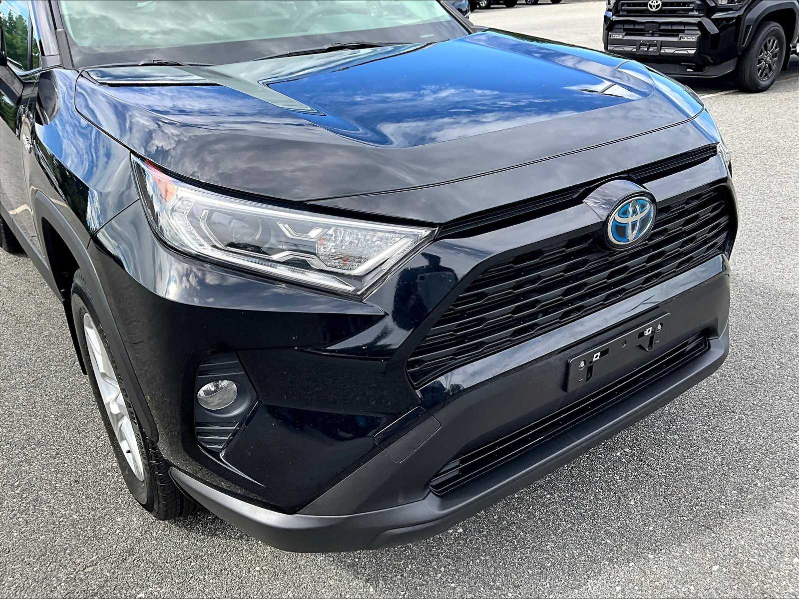 2021 Toyota RAV4 XLE photo 32