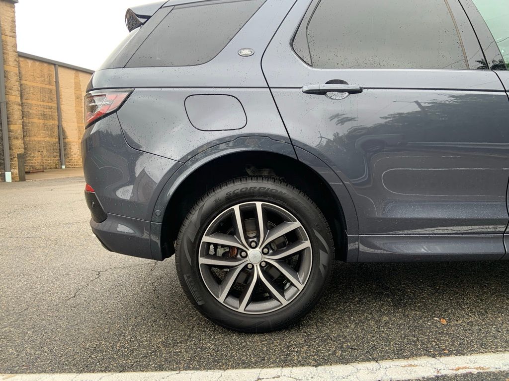 2025 Land Rover Discovery Sport S photo 11