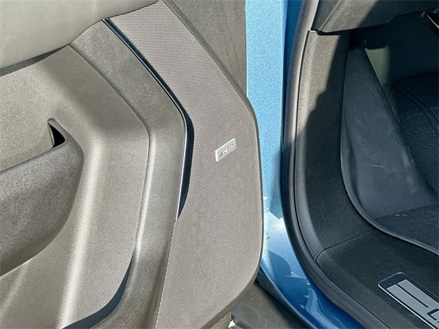 2025 Chevrolet Suburban LT photo 25