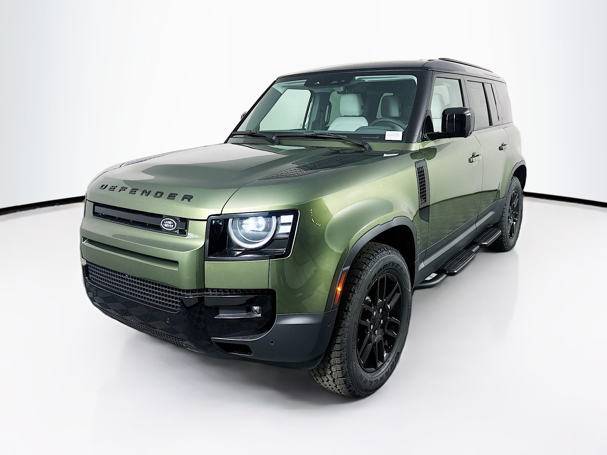 2026 Land Rover Defender S's photo