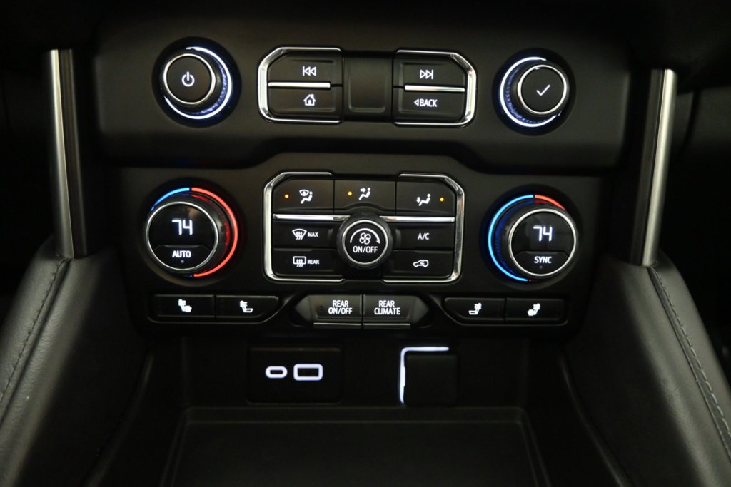 2023 Chevrolet Suburban LT photo 29