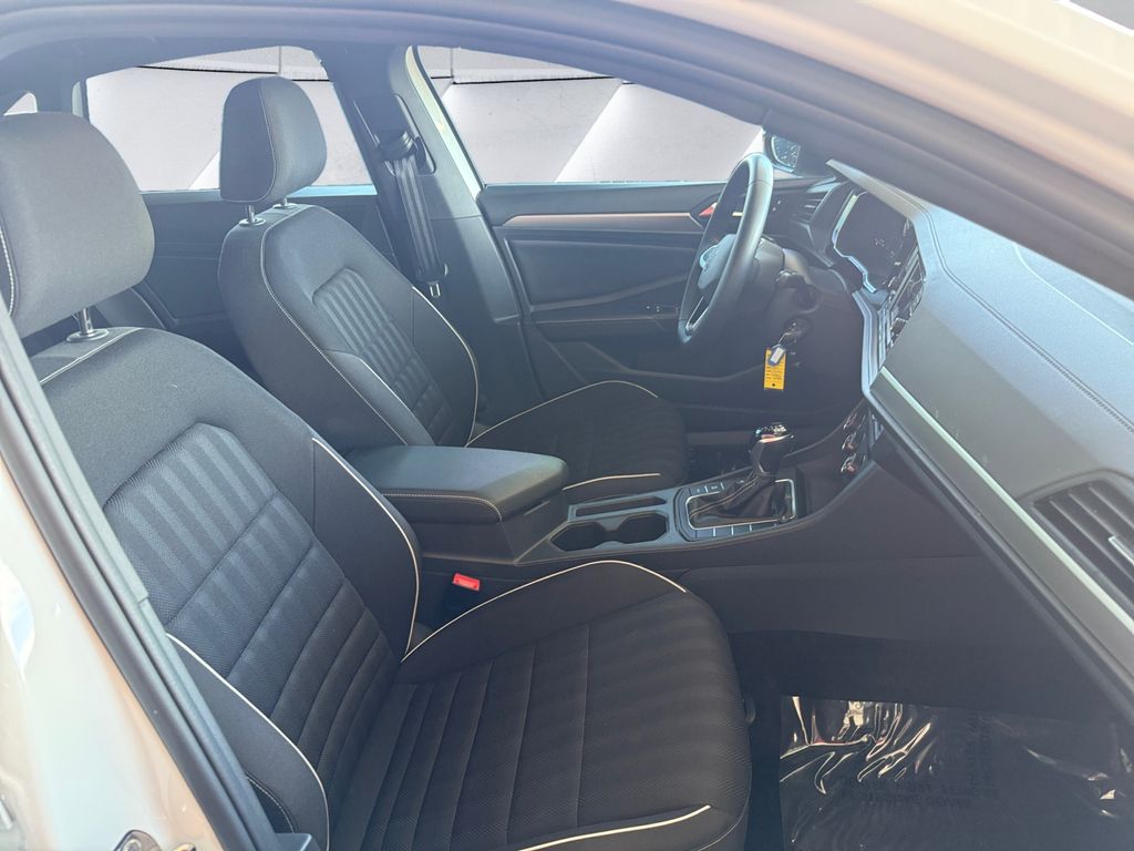 2024 Volkswagen Jetta 1.5T Sport photo 13