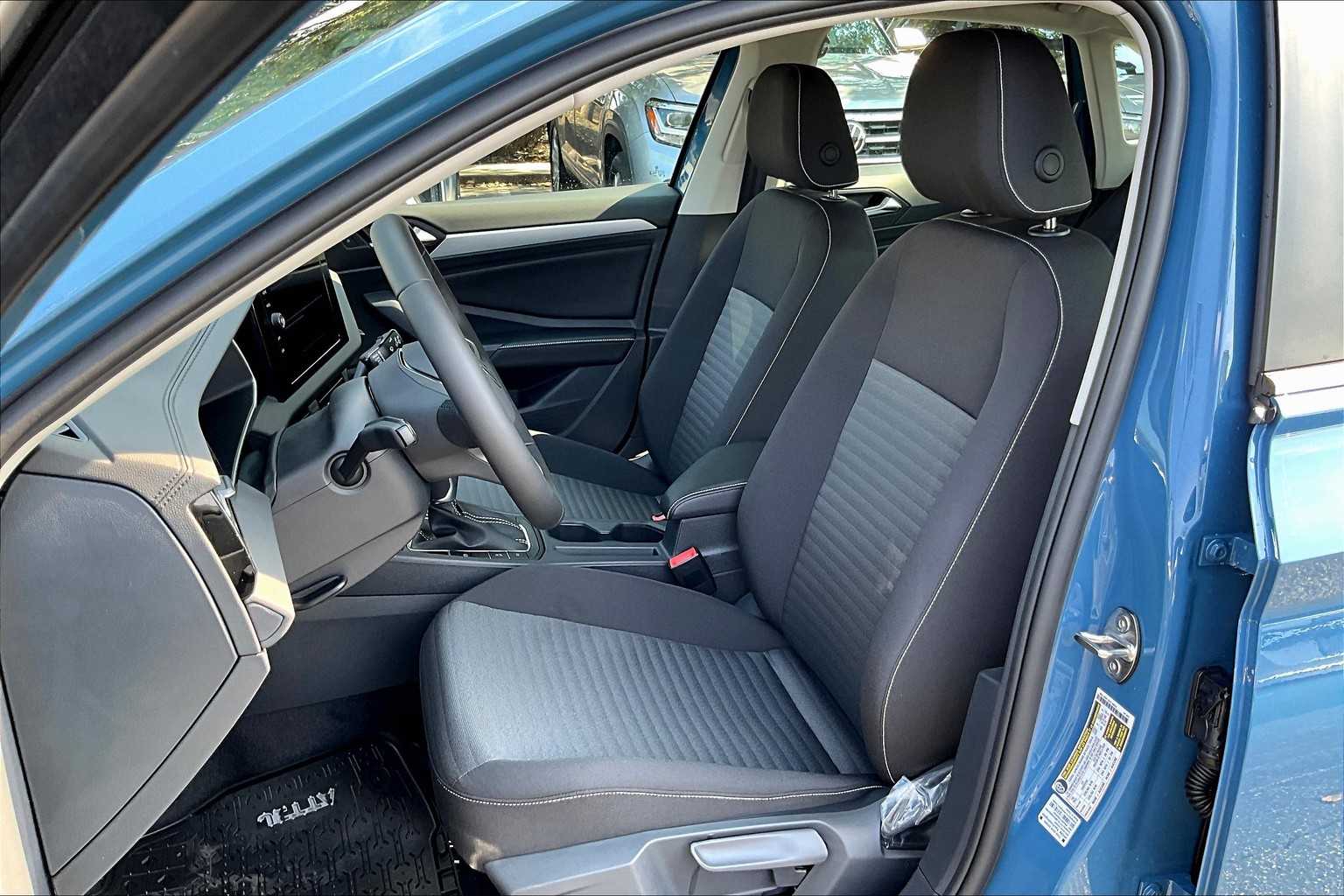 2025 Volkswagen Jetta 1.5T S photo 9