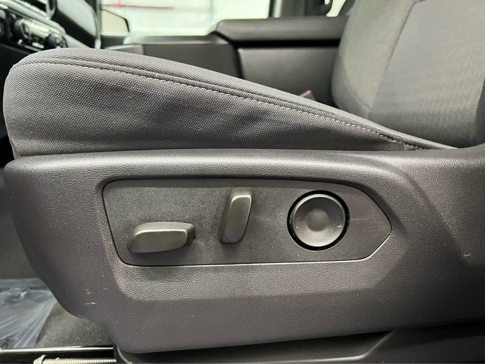 2025 Chevrolet Silverado 1500 LT photo 9