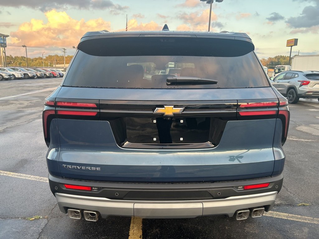 2026 Chevrolet Traverse photo 2