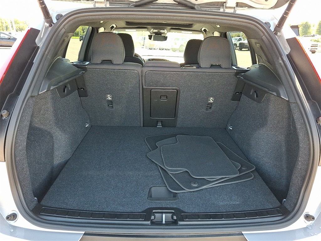 2025 Volvo XC40 Core photo 26