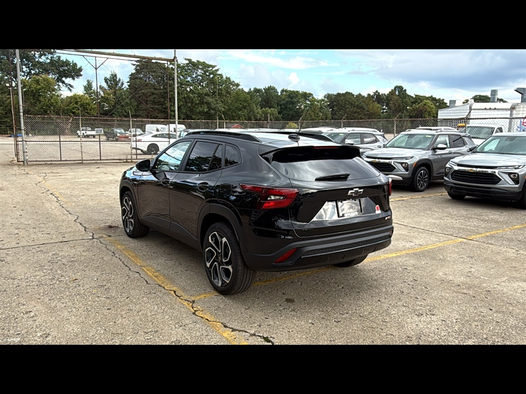 2026 Chevrolet Trax photo 2