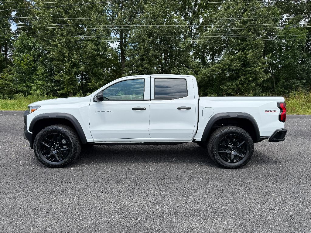 2025 Chevrolet Colorado Trail Boss photo 3