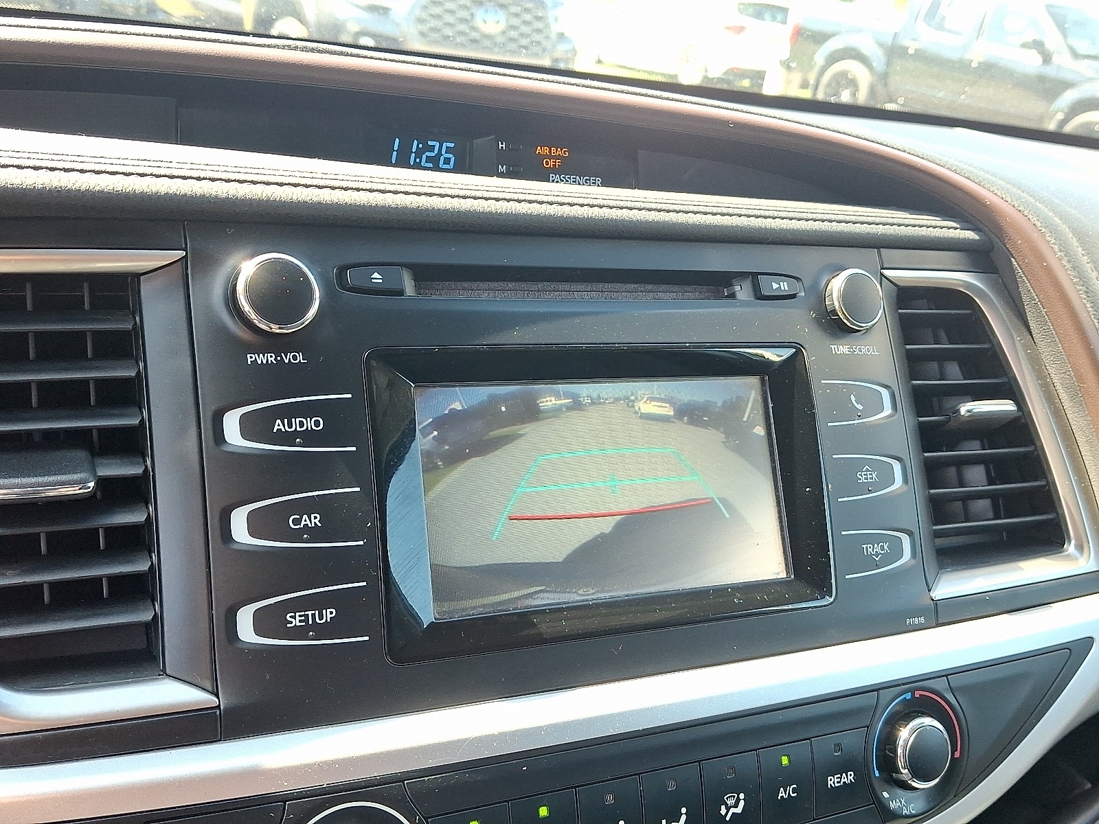 2019 Toyota Highlander LE photo 18