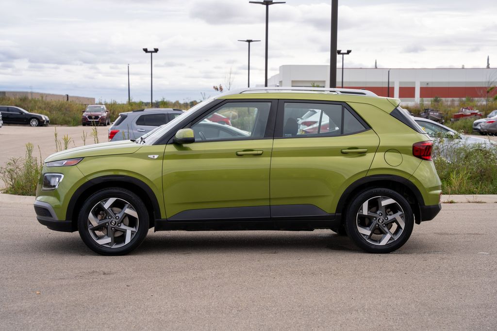 2022 Hyundai Venue SEL Limited photo 4