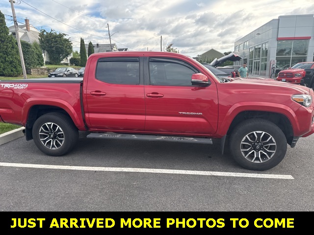 2022 Toyota Tacoma TRD Sport V6 photo 2