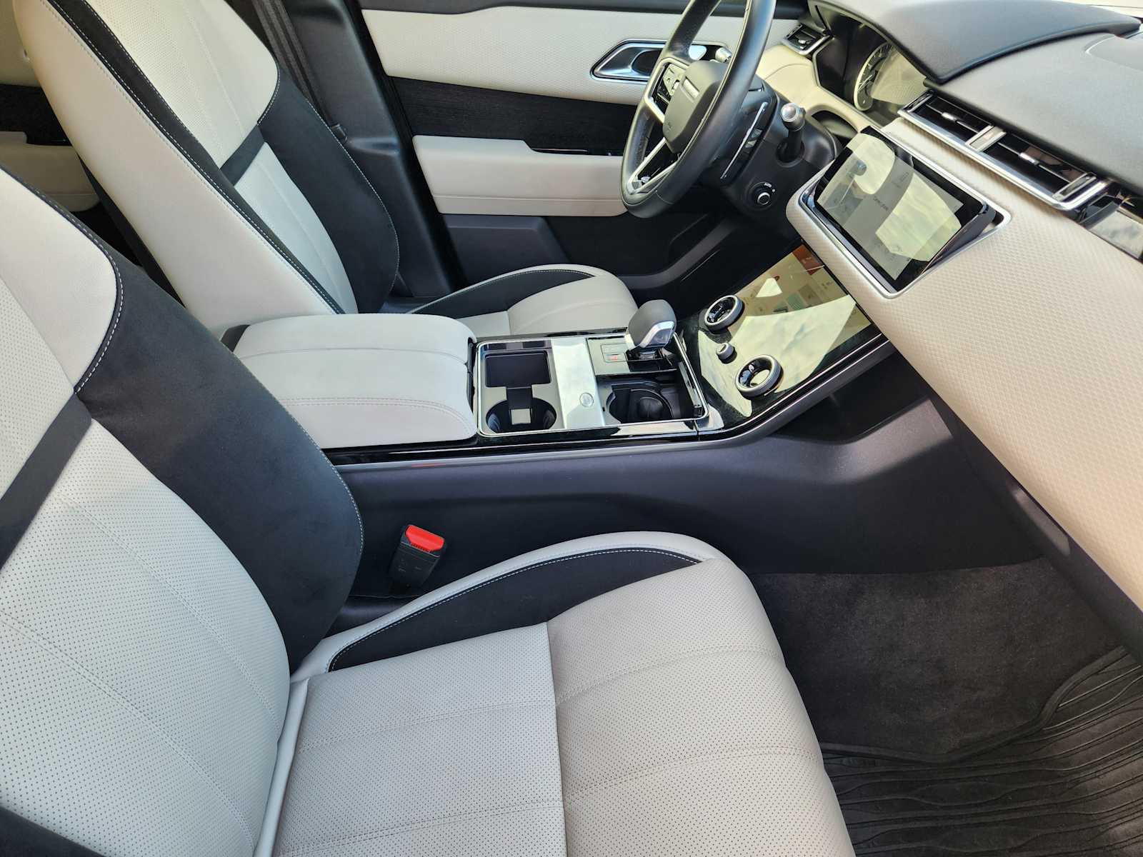 2022 Land Rover Range Rover Velar R-Dynamic S photo 9