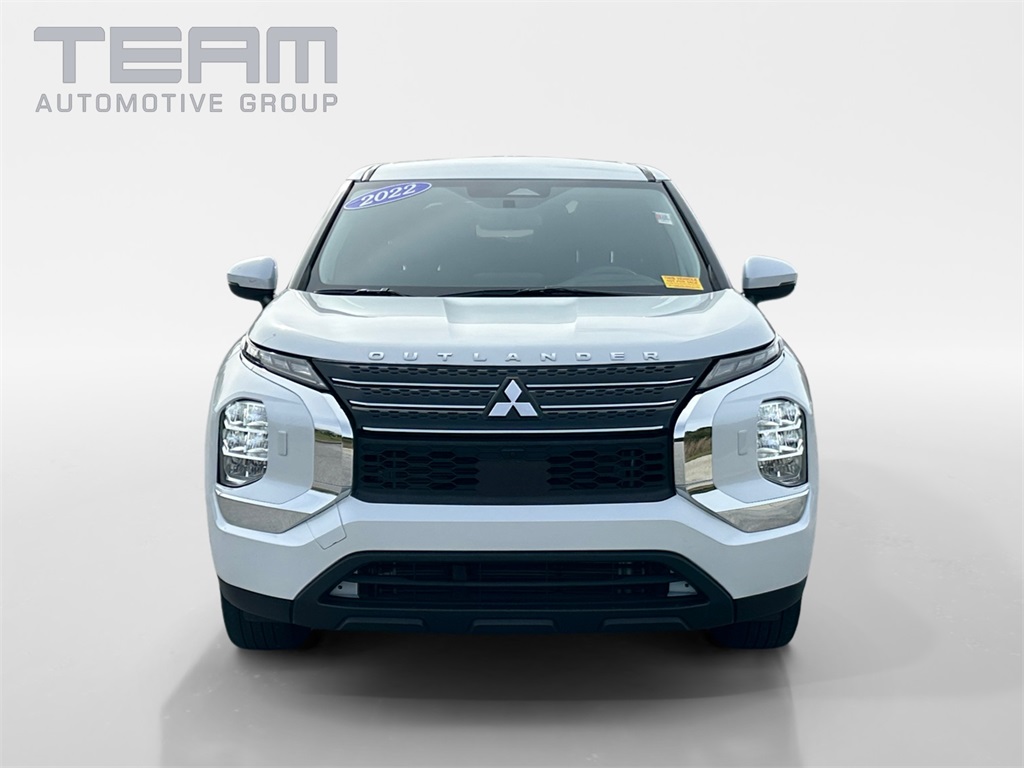 2022 Mitsubishi Outlander ES photo 2