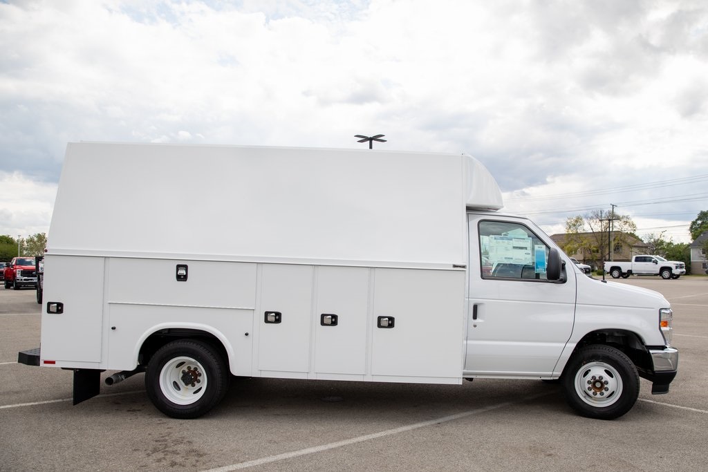 2026 Ford E-350 Base photo 10