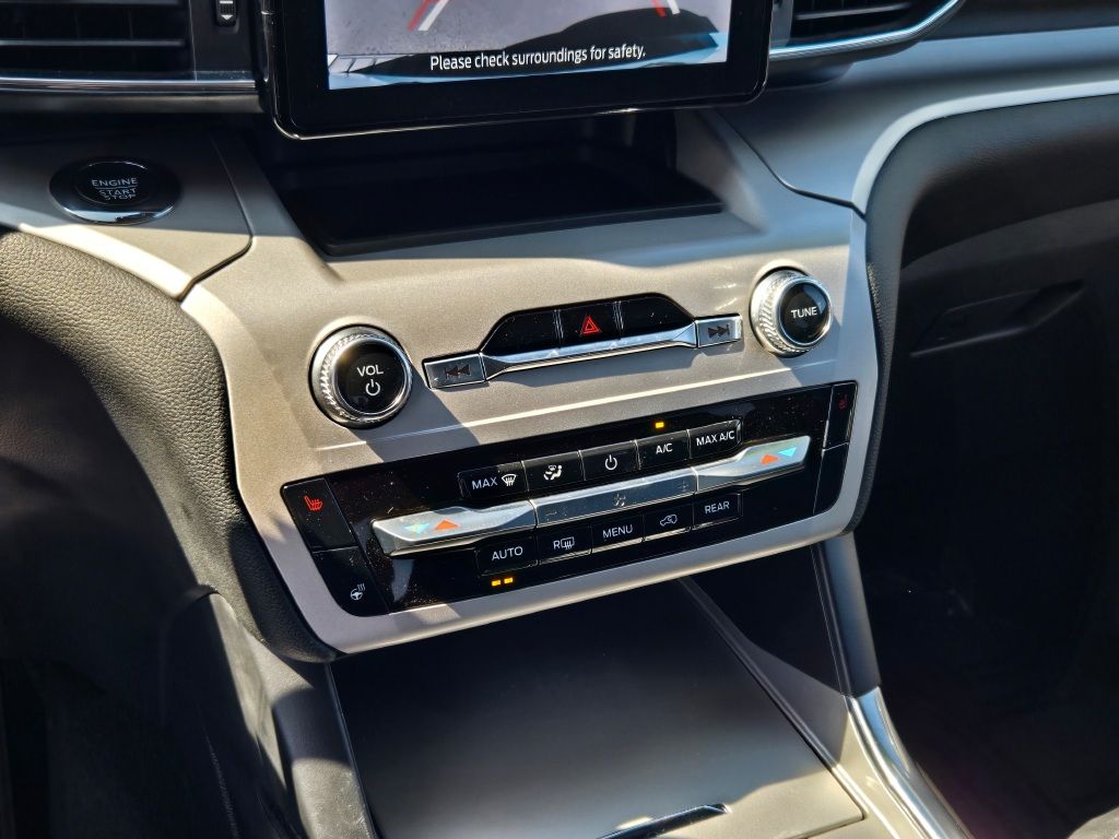 2023 Ford Explorer XLT photo 26