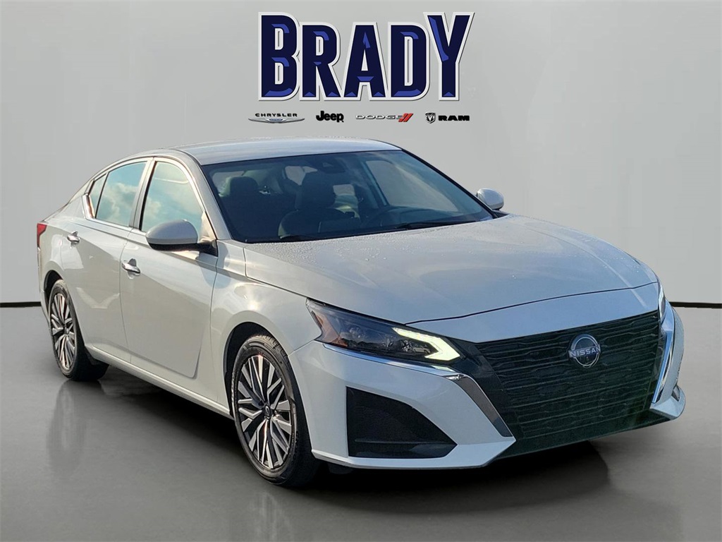 2023 Nissan Altima SV's photo