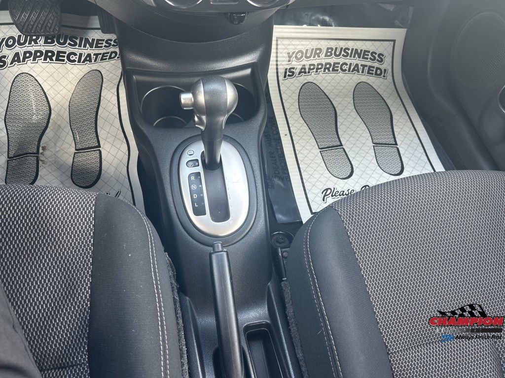 2016 Nissan Versa 1.6 SV photo 14