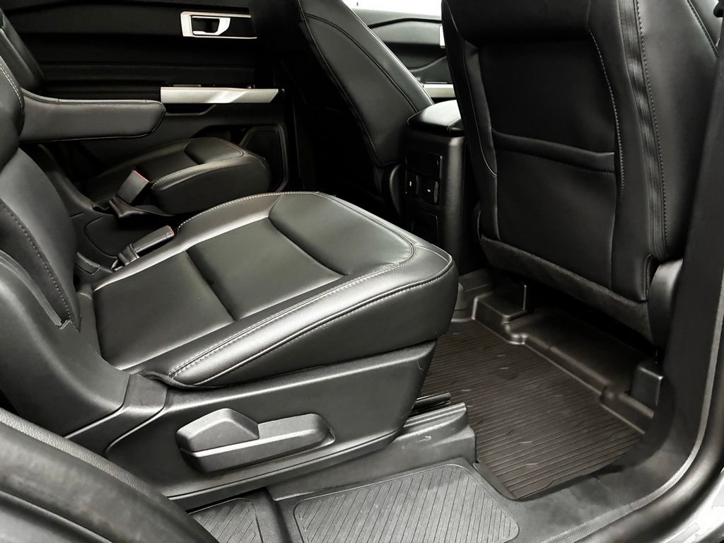 2023 Ford Explorer XLT photo 27