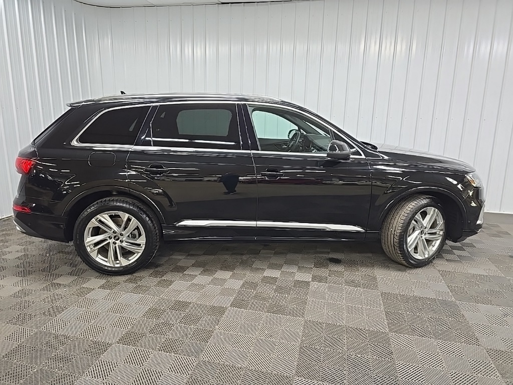 2023 Audi Q7 55 Premium Plus photo 2