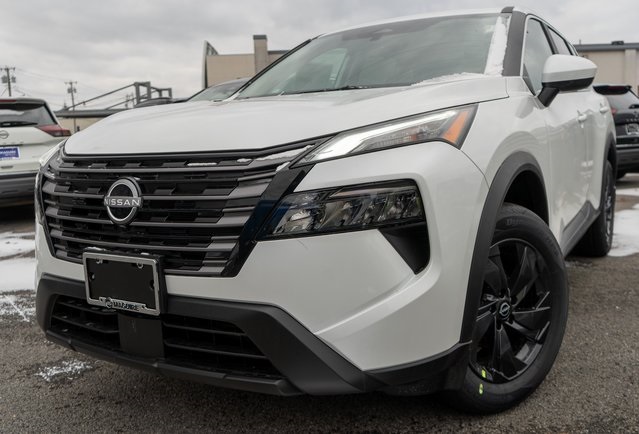 2026 Nissan Rogue SV's photo