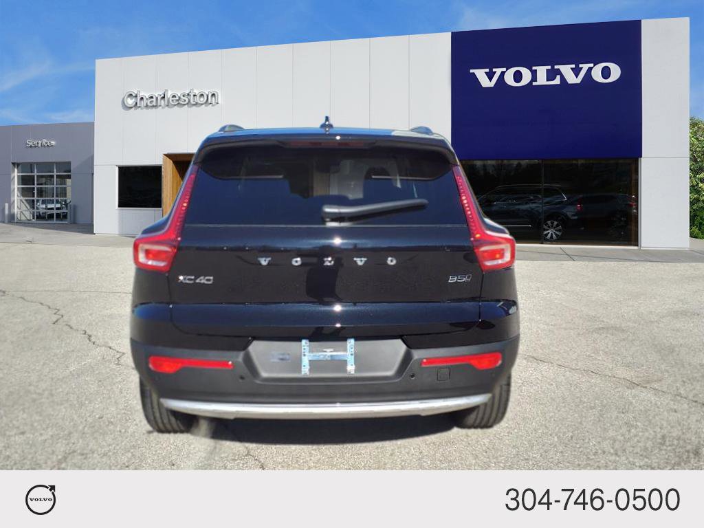 2025 Volvo XC40 Core photo 3
