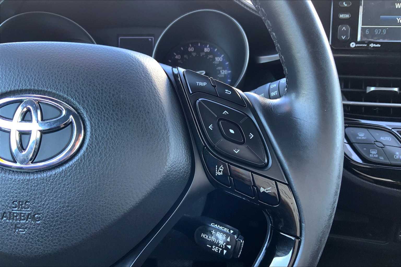 2018 Toyota C-HR XLE photo 22