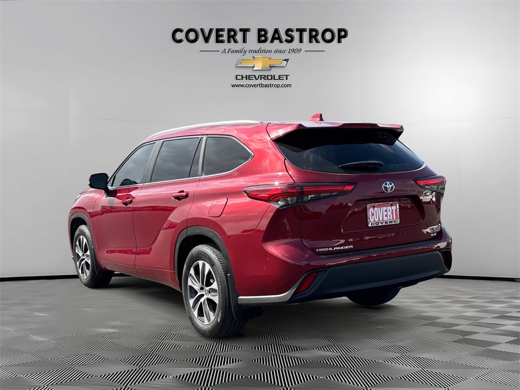 2023 Toyota Highlander XLE photo 3