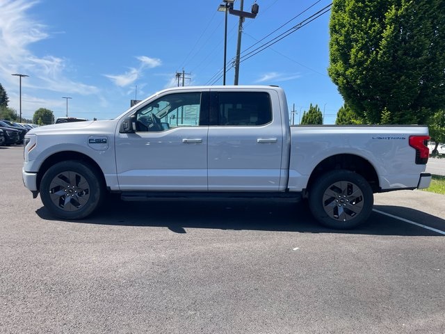 2025 Ford F-150 Lightning photo 3