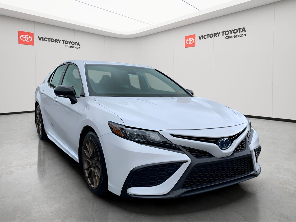 2023 Toyota Camry SE's photo