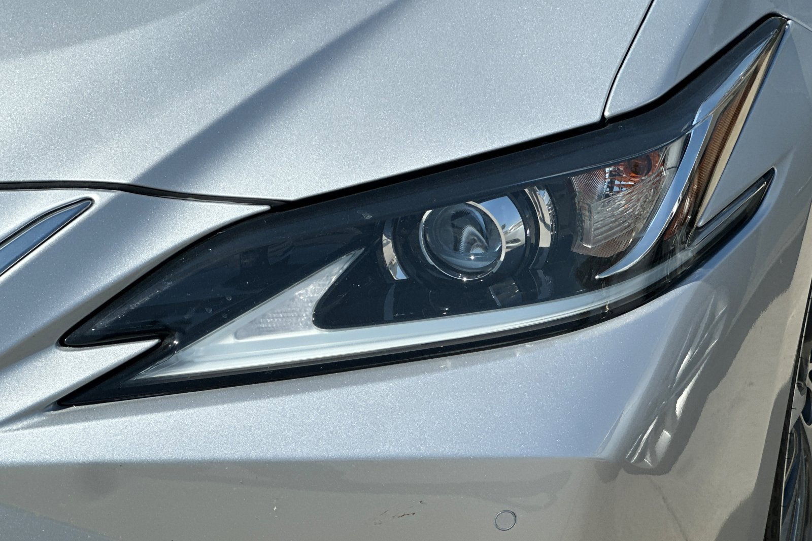 2020 Lexus ES 300h photo 9