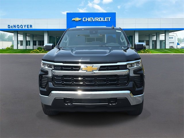 2025 Chevrolet Silverado 1500 LT photo 2