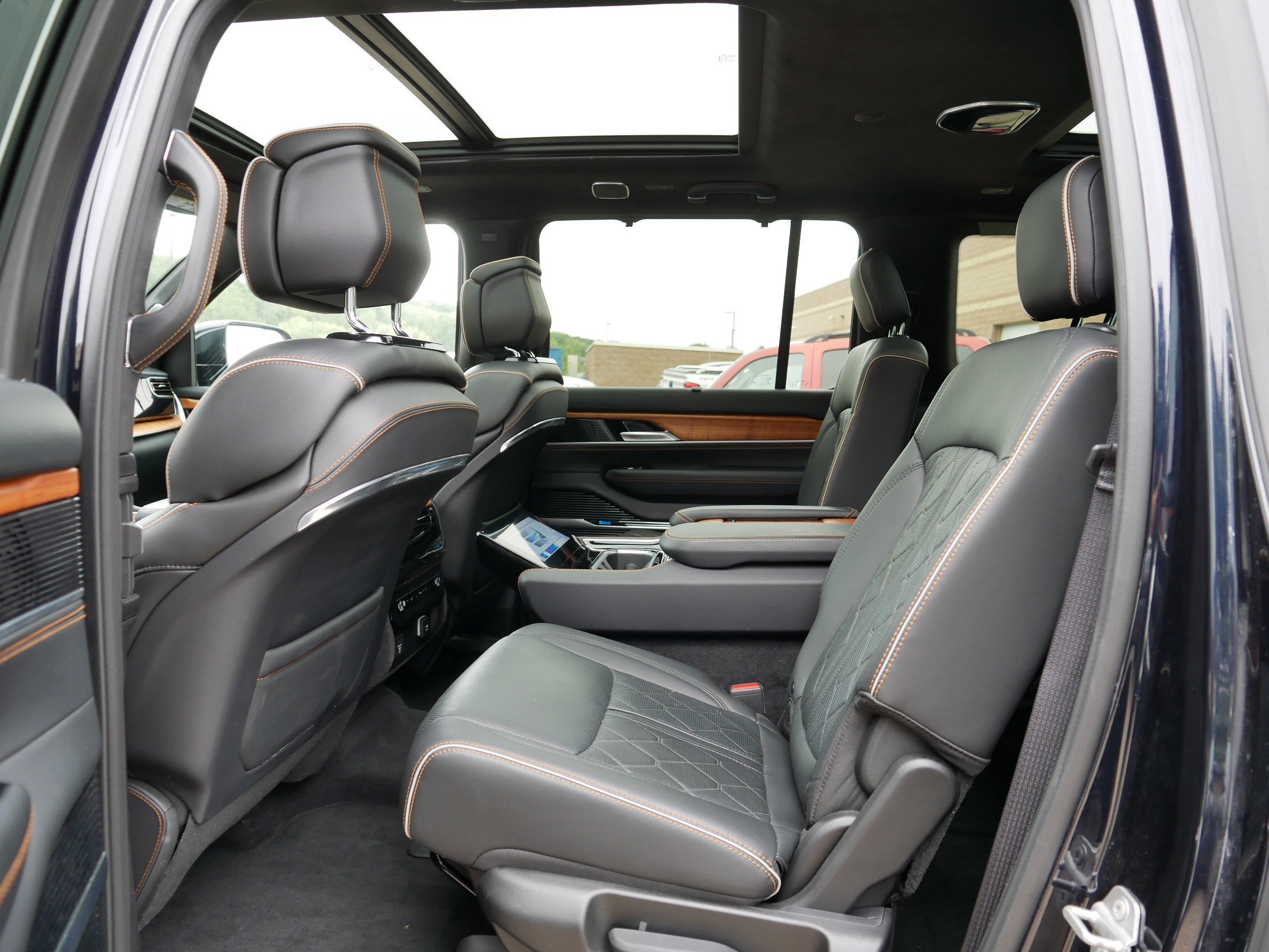 2024 Jeep Grand Wagoneer L III photo 35