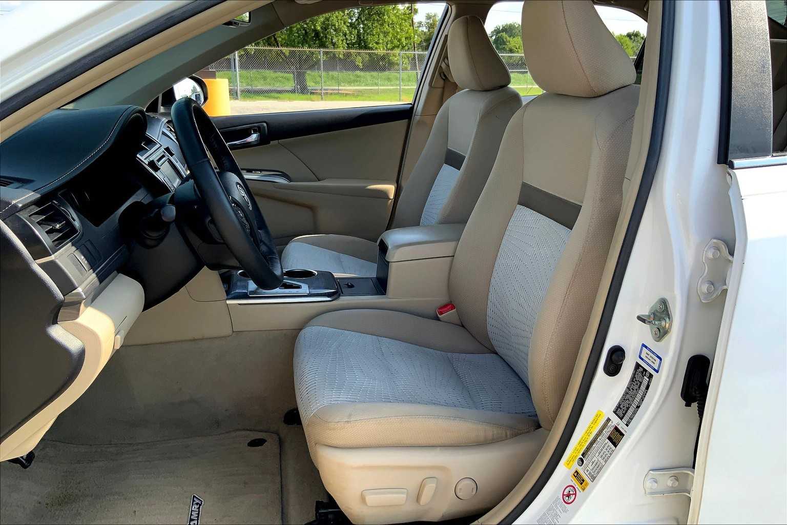 2014 Toyota Camry Hybrid XLE photo 7