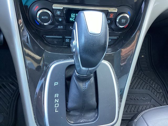 2016 Ford C-Max Hybrid SEL photo 26