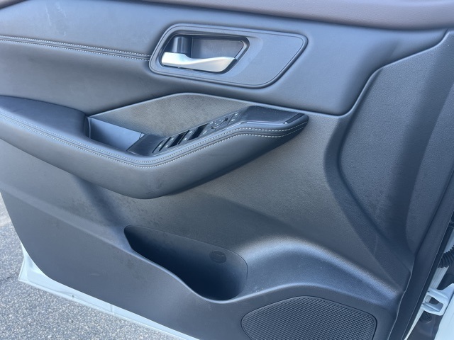 2023 Nissan Rogue SV photo 5