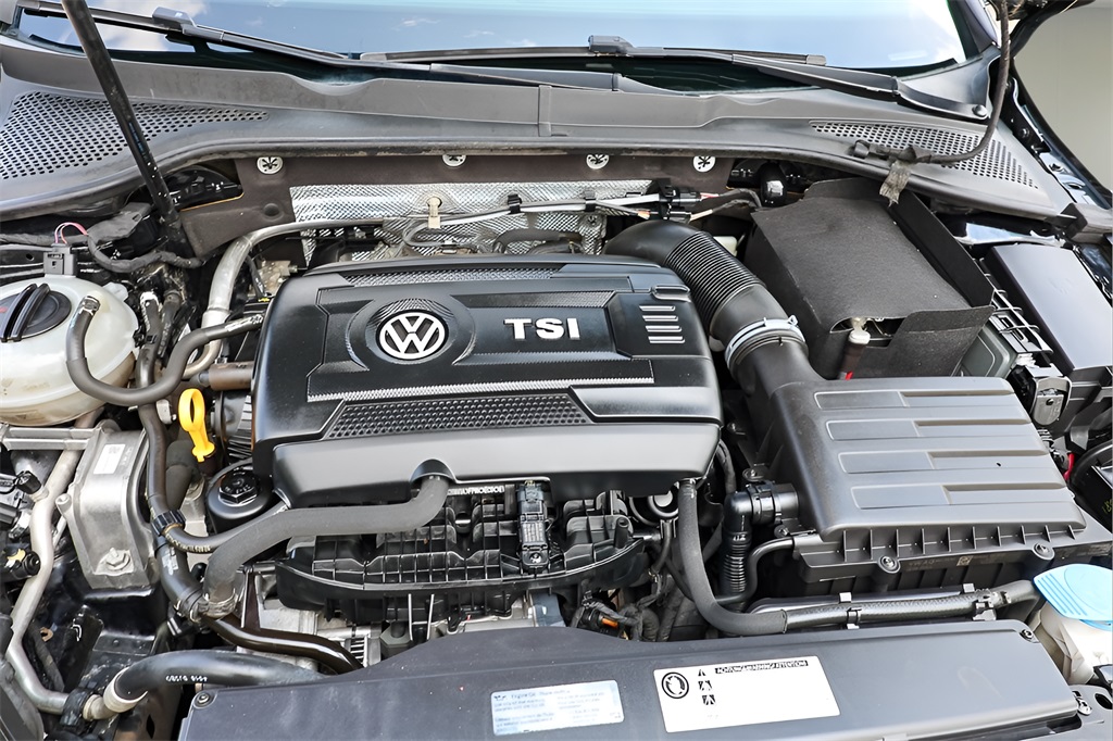 2017 Volkswagen Golf Wolfsburg Edition photo 18