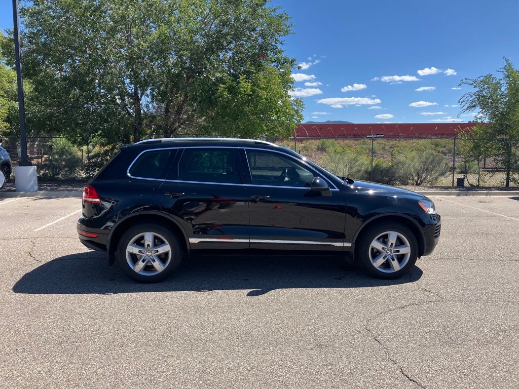 2012 Volkswagen Touareg V6 TDI Sport photo 8