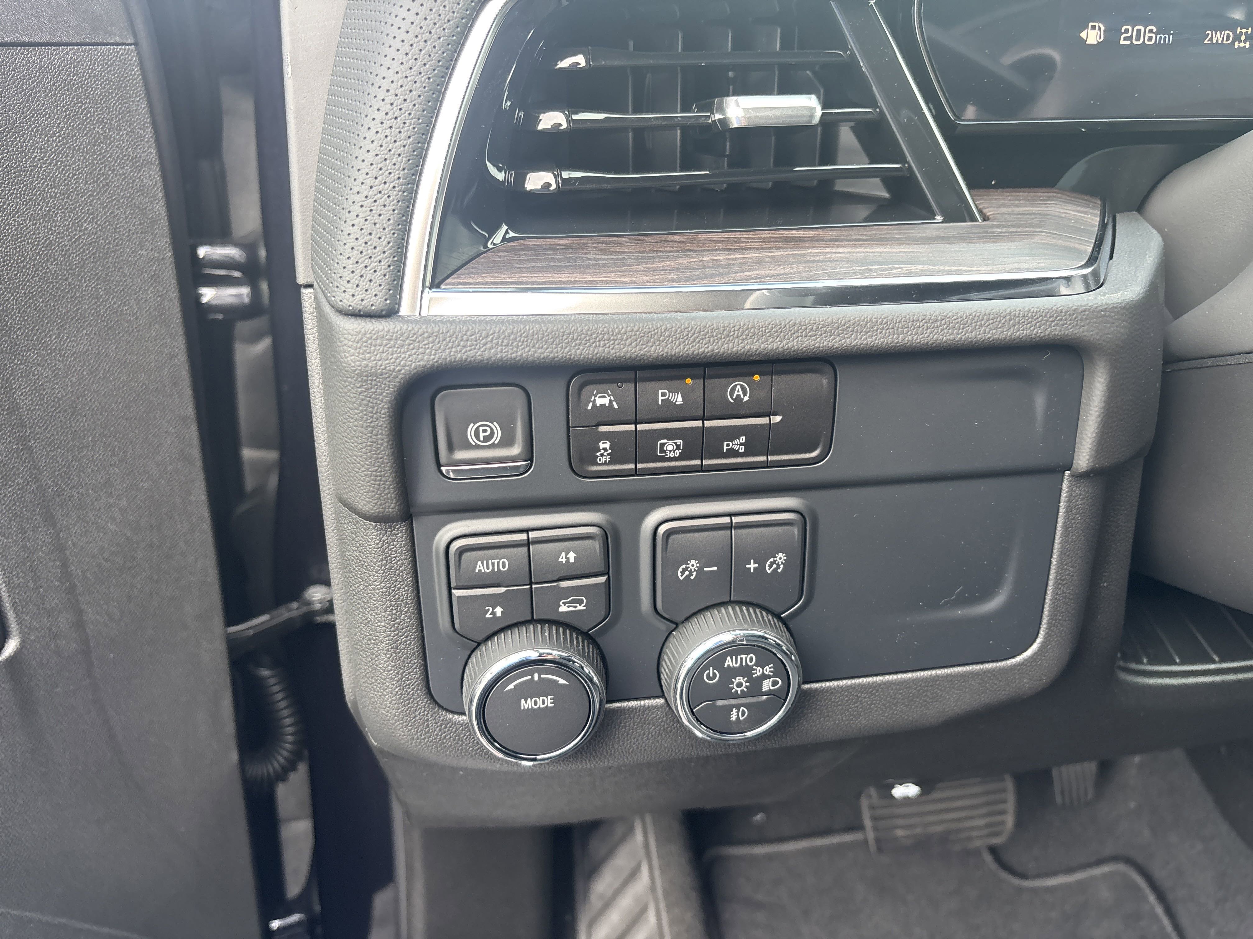 2025 Chevrolet Tahoe Premier photo 3
