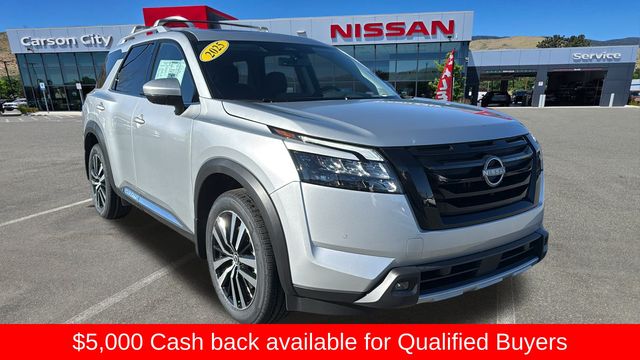 2025 Nissan Pathfinder Platinum's photo