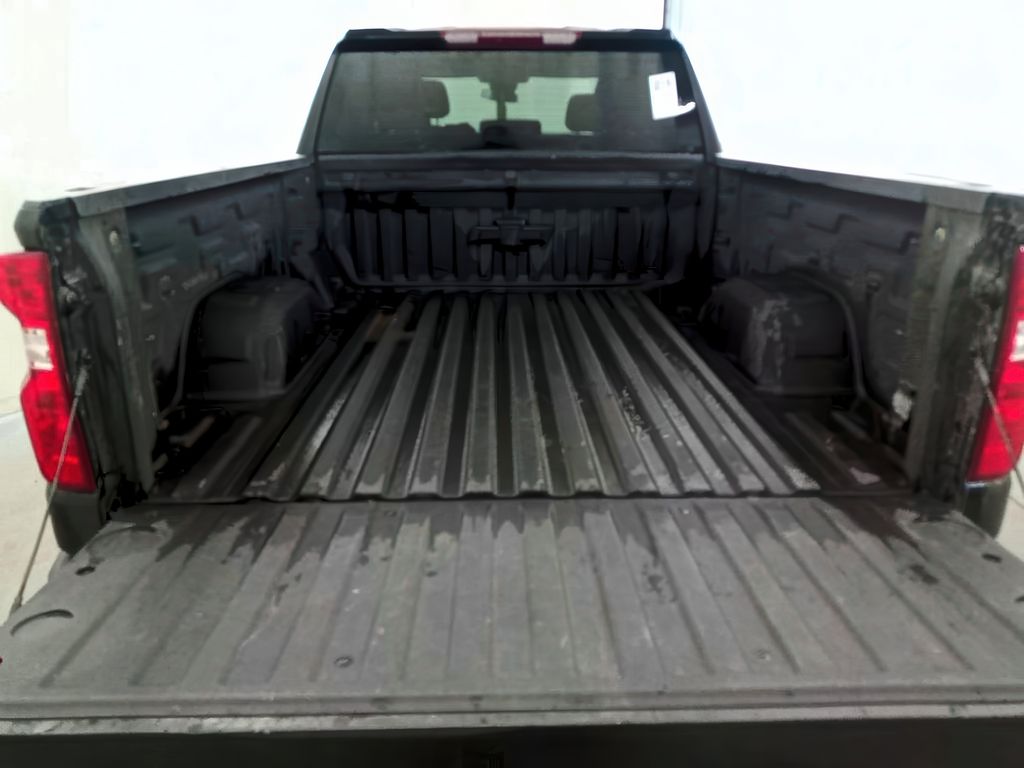 2023 Chevrolet Silverado 1500 LT photo 2