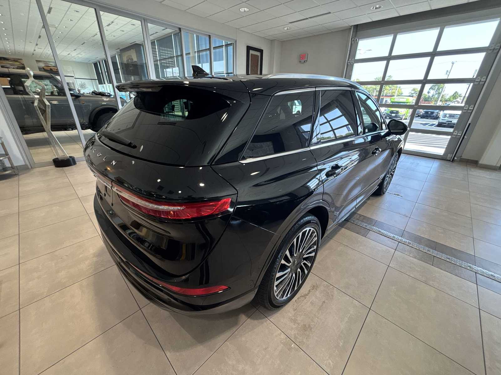 2021 Lincoln Corsair Grand Touring photo 3