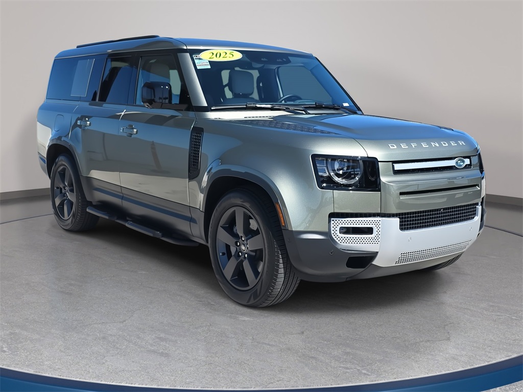 2025 Land Rover Defender 130 S photo 3