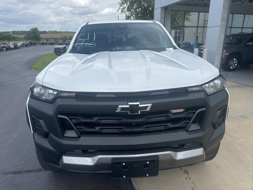 2026 Chevrolet Colorado Trail Boss photo 2