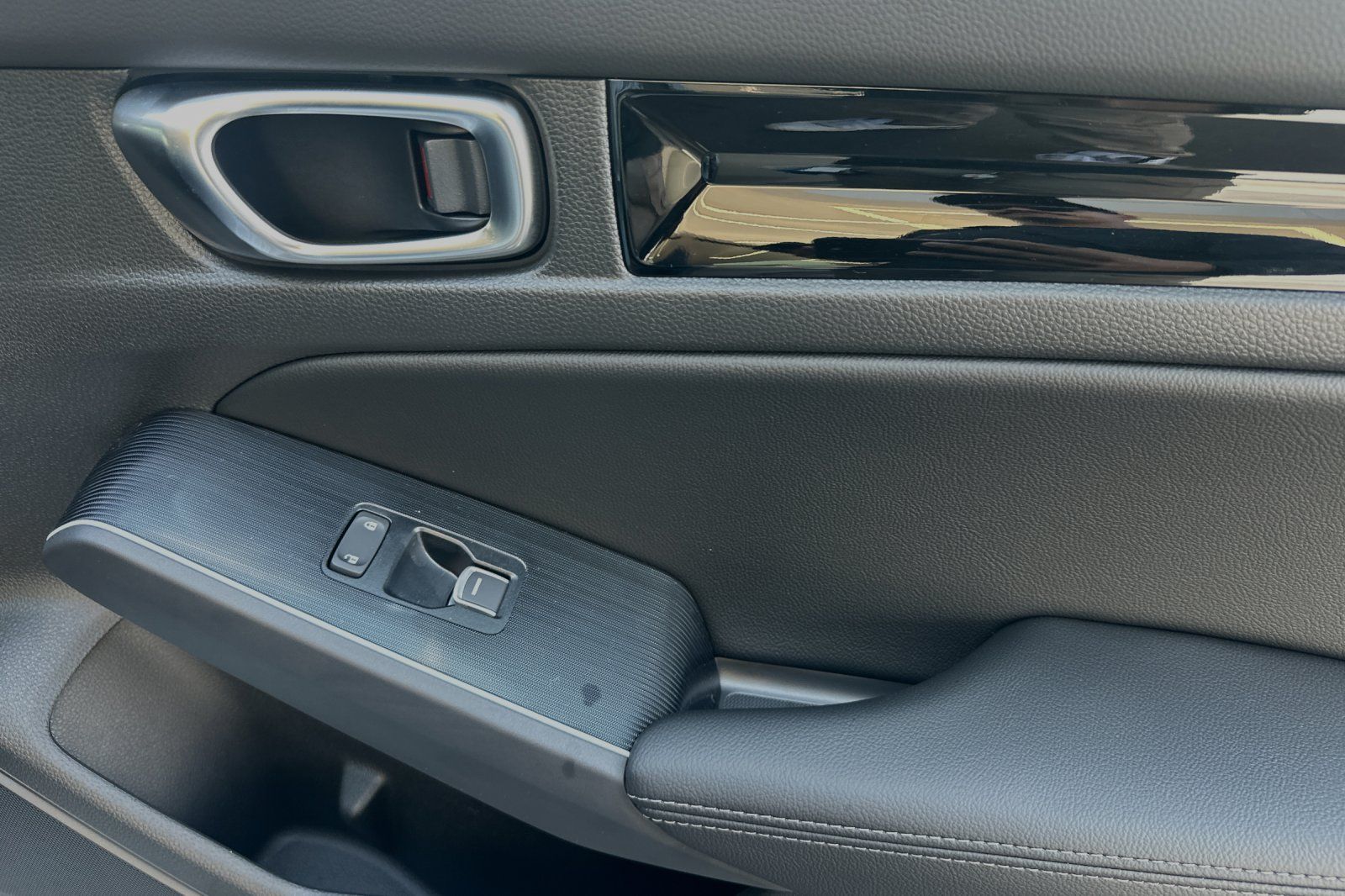 2025 Honda Civic Hybrid Sport Touring photo 17