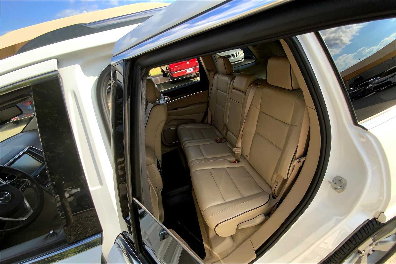 2015 Jeep Grand Cherokee Overland photo 16