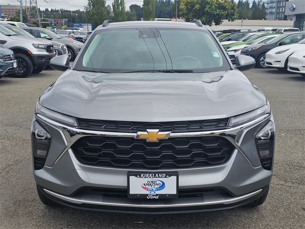 2024 Chevrolet Trax LT photo 2