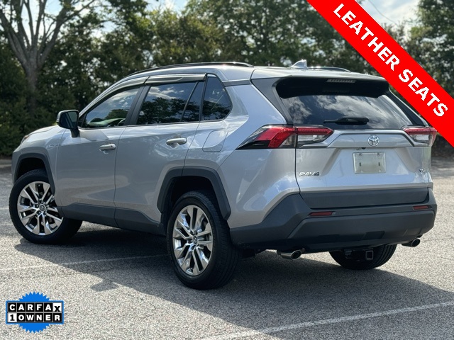 2020 Toyota RAV4 XLE Premium photo 5